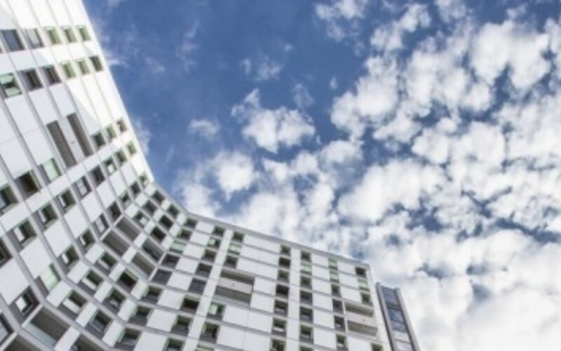 Façade d'un immeuble de plusieurs étages