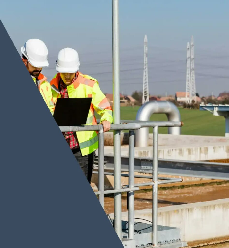 Techniciens en station d'épuration